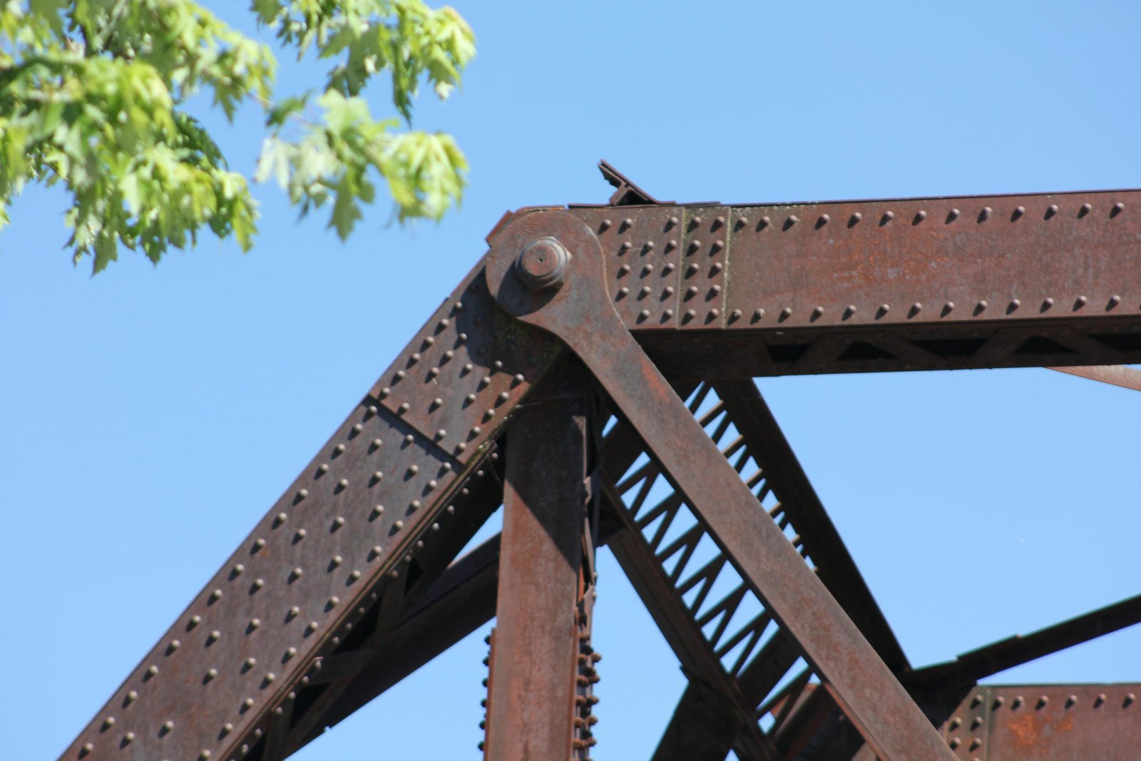Upper angle connection